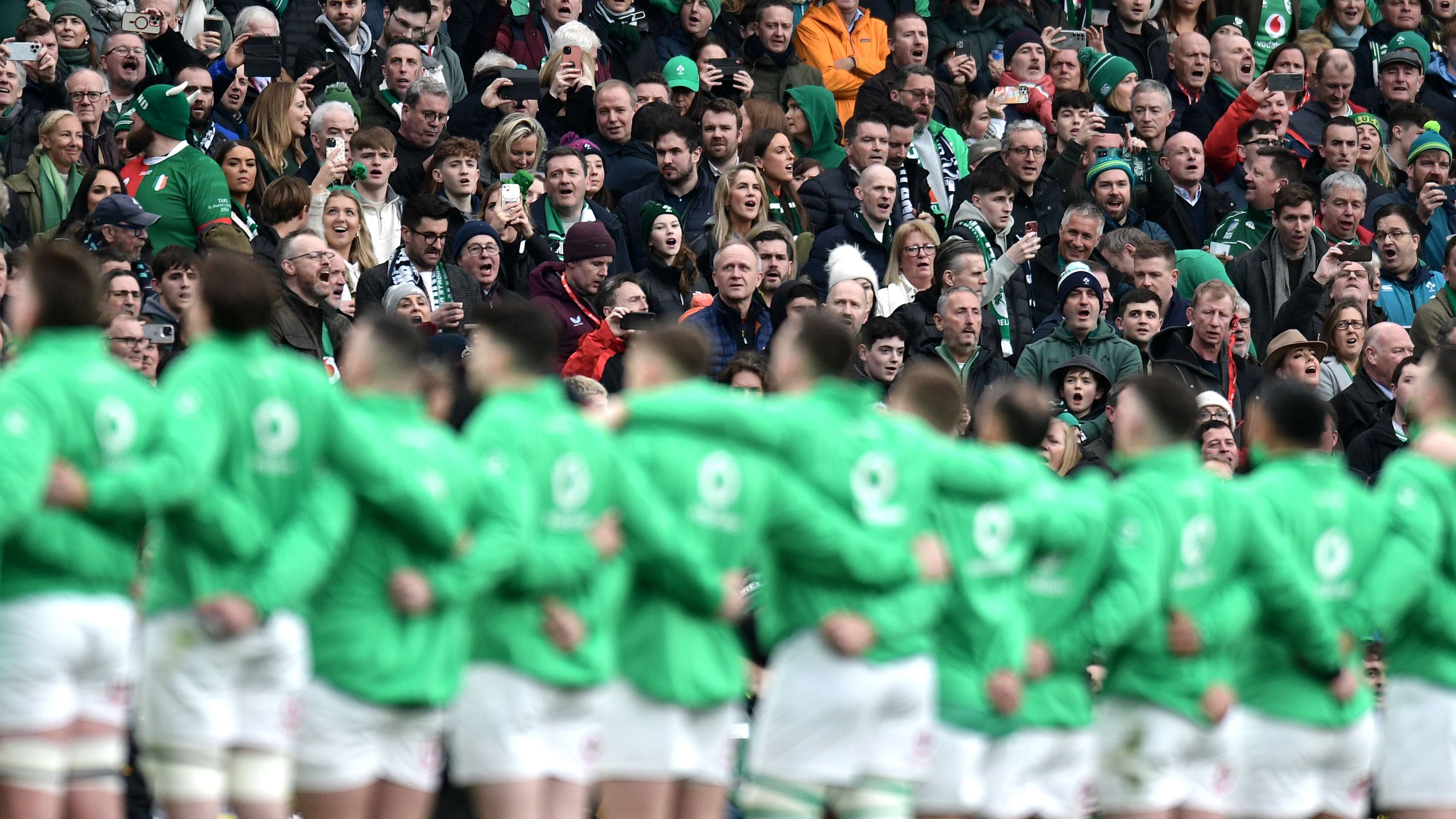 现出更强的 现出更强的